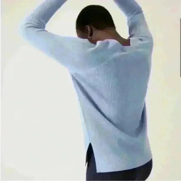 Athleta Hanover Refined V-Neck Sweater size M - Picture 3 of 7